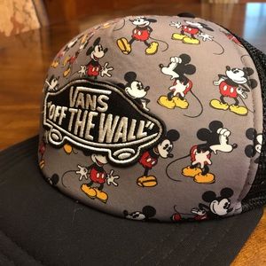 Vans off the wall Mickey Mouse hat